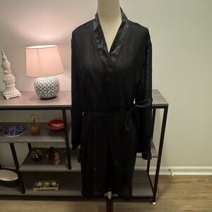 Jones New York Black Sheer Satin-Trim Robe – Size S/M